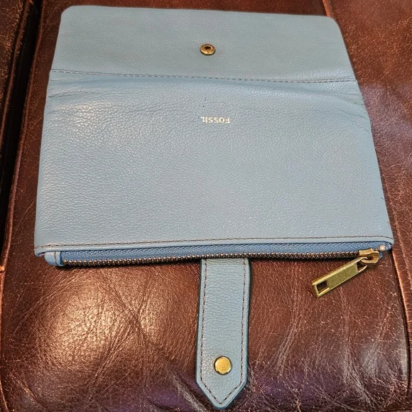 Fossil Lainie Blue Leather Clutch Wallet EUC - Picture 8 of 13